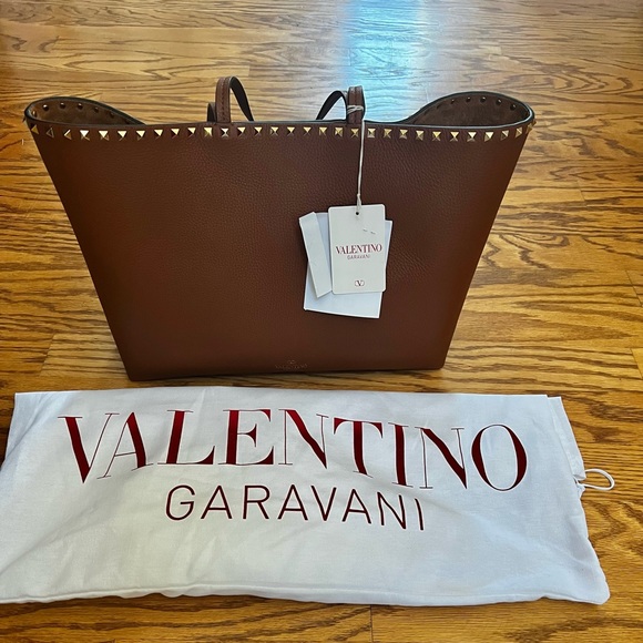 😊SOLD🙂 VALENTINO GARAVANI Saddle Rockstud Vitello Tote Bag - Picture 4 of 12